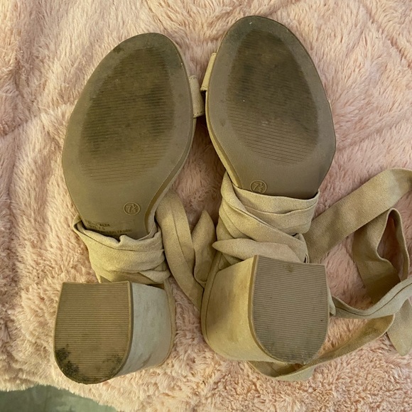 lulus size 7.5 wrap heels - Picture 5 of 5